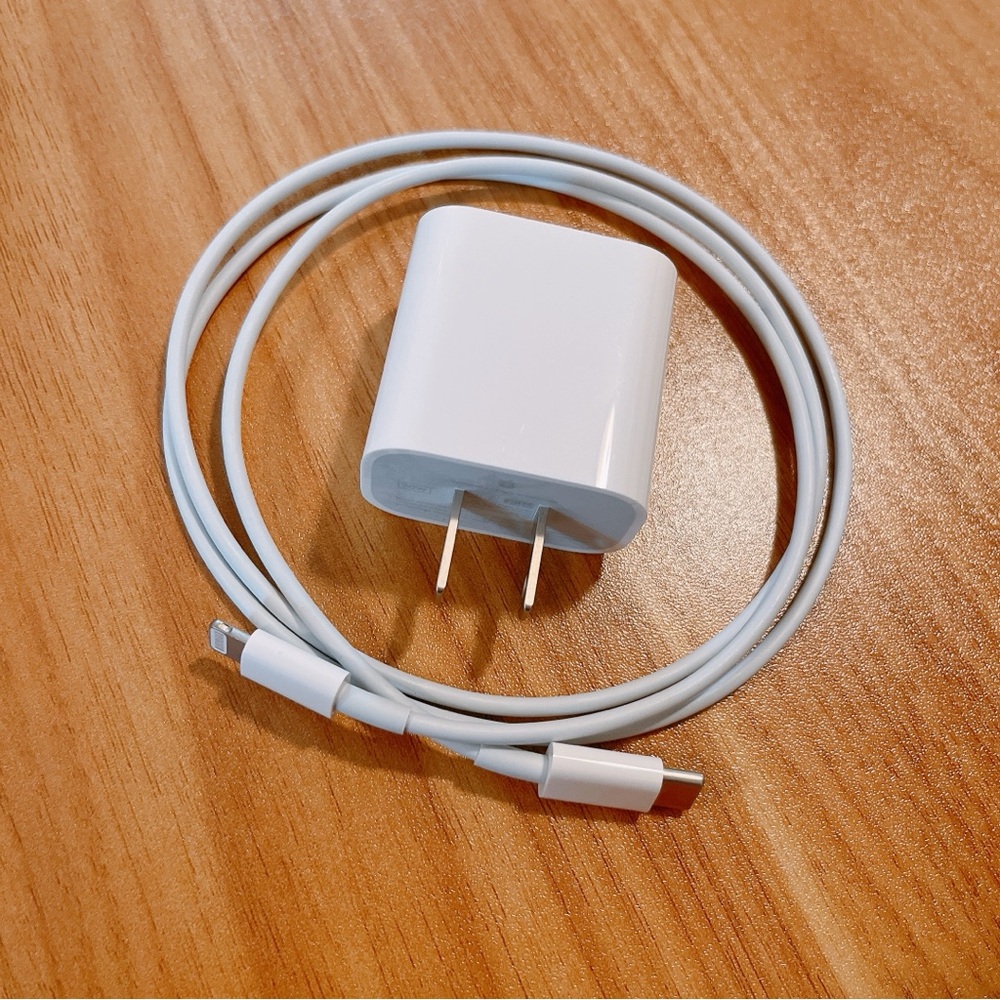 Apple 20W USB-C Power Adapter & Lightning Cable